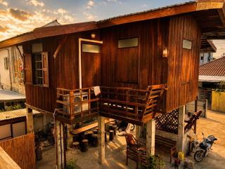 Private Charming Historic Wooden House 1 min to Chiang Mai Gate - 3
