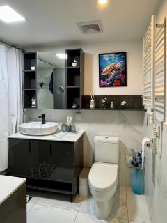 UB Downtown Comfort Home! - 3