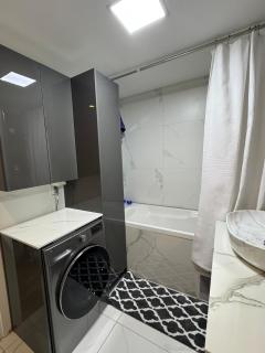 UB Downtown Comfort Home! - 2