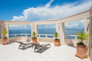 Waterfront Luxury Villa - 4