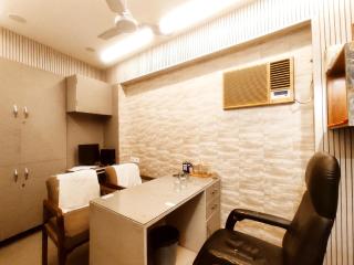 THE SURYA PRIME - Vintage Rooms Near Clock Tower, Chaura Bazar, AC Market & Railway Station - Corporate, Families & Couples Favorite - 6