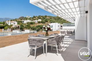 ViVi Homes - The Essence - Sea Views - Terrace - Pool - Gym - 2