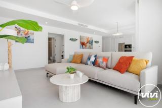 ViVi Homes - The Essence - Sea Views - Terrace - Pool - Gym - 1