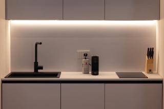Brand-New Modern Studio Steps from the City Center - 8