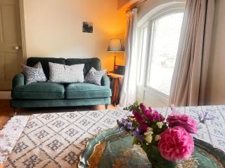 The Coach House Cottage - 3