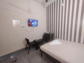 Royal Guest House - 0