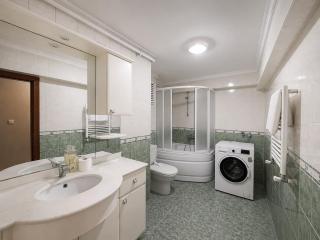 Spacious City View Home in a Central Location - 4