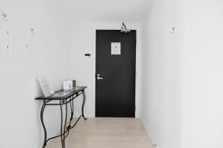 The Best Location 1 Bedroom Condo in Downtown Toronto - 3