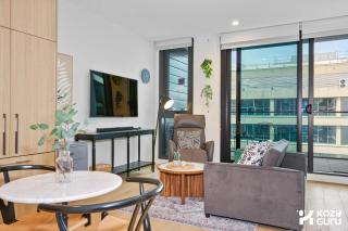 KozyGuru | Moonee Ponds | Modern 1 Bed Apt Parking - 5