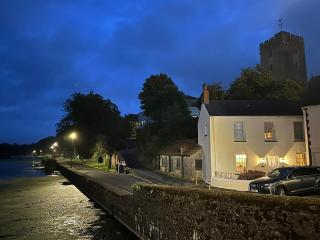 Beautiful 3 Bed Cottage in the Heart of Pembroke - 6