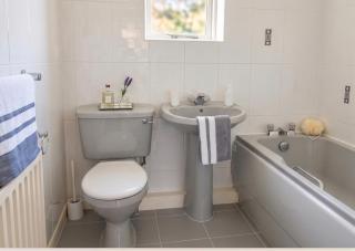 3 Bed House - Garden & Parking - Quiet Cul De Sac - 1