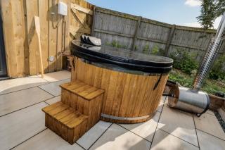 Cow Shed, Luxury Dartmoor Barn Hot Tub & Sauna dog friendly - 3