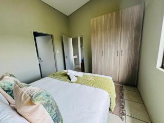 Rosebank Luxe, Parking, Wifi, Mall, Gautrain & Heater - 7