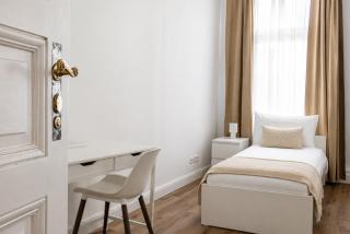 Parisian-Style Belle Etage - Two Spa Bathrooms - 2