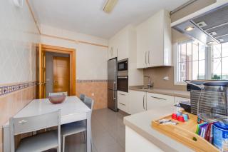 Casa con Piscina Privada y BBQ - Playa 12min a Pie - 4
