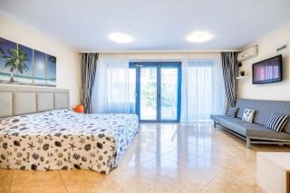 5 min walk from the beach - 7