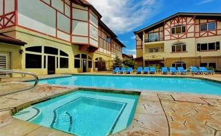 Family Vacation-Heated In Out Pool, Tubing & Ice Skating 719 townhouse - 4