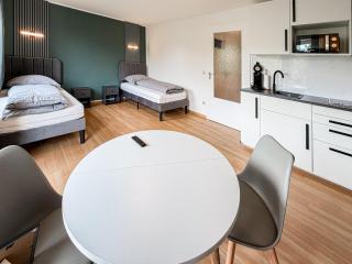 Stadtwald Apartment - S-Bahn Direct - 5min Essen HBF - Barrier-Free - WiFi - 8