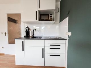 Stadtwald Apartment - S-Bahn Direct - 5min Essen HBF - Barrier-Free - WiFi - 4
