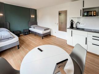 Stadtwald Apartment - S-Bahn Direct - 5min Essen HBF - Barrier-Free - WiFi - 1