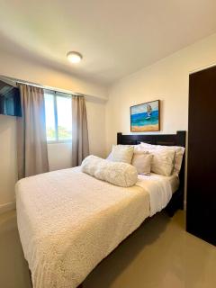 Spacious Luxe 3BR Pampatar Beachfront Family Stay - 6