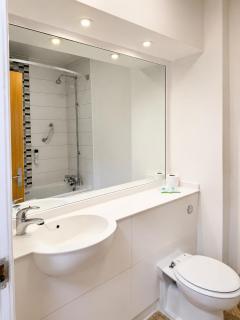 The Willen Lodge Hotel - 5