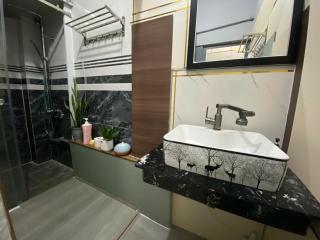 Relaxing 3BR Near Beach, Nice City View - 5