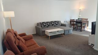 Hill view apartment close to ferry and city - 3