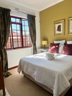 Executive Serviced Home - 8