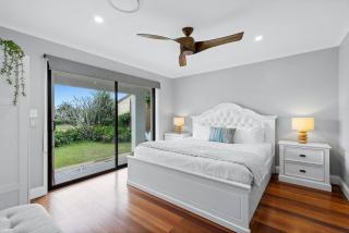 Canal Sanctuary - Waterside Living with Pool & Jetty - 8