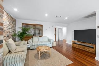 Canal Sanctuary - Waterside Living with Pool & Jetty - 3