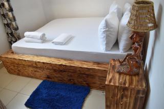Cozy 1 Bedroom House by the Beach - 3