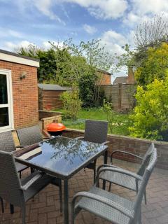 Bright & Sociable Home with Garden Retreat - 5