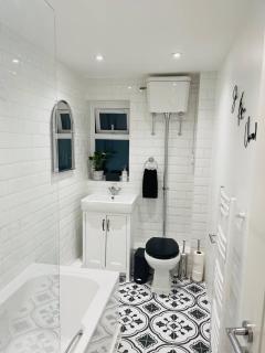 Stunning newly renovated cottage - 2