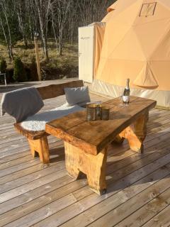 Idyllisk overnatting i dome ved sandstrand - 9