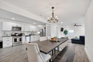 Spacious & Modern 4 Bedroom Family Home - 9