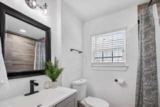 Spacious & Modern 4 Bedroom Family Home - 2