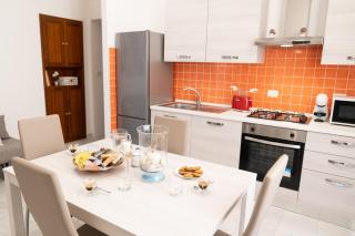 Casa Mondy - City Centre Cagliari, 2 Bedrooms, AC, Sleeps 5 - 6