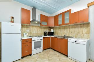 House Lucano 2424 - 1