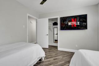 Spacious Home Sleeps 20 with Heated Pool HotTub by Stockyards DFW - 9