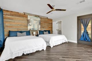Spacious Home Sleeps 20 with Heated Pool HotTub by Stockyards DFW - 7