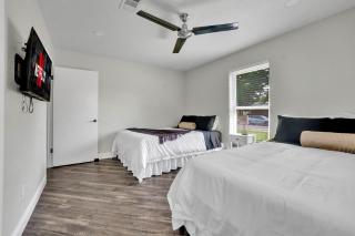 Spacious Home Sleeps 20 with Heated Pool HotTub by Stockyards DFW - 5
