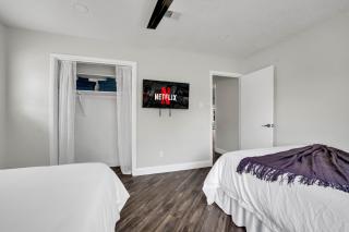 Spacious Home Sleeps 20 with Heated Pool HotTub by Stockyards DFW - 4