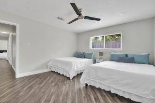 Spacious Home Sleeps 20 with Heated Pool HotTub by Stockyards DFW - 3