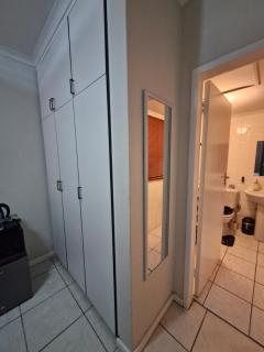 Private Ensuite Guest Suite 4km from Sandton City and Nelson Mandela Square - 8