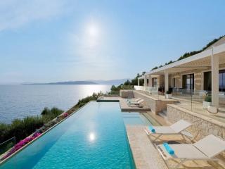 Villa with Private Pool Steps from Nissaki - 9
