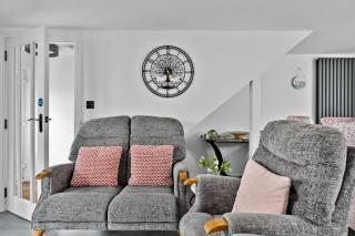 Lilly's Cottage - Family Friendly, Close to beach, Dishwasher - 4