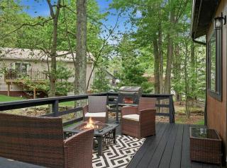 3BR Home w Outdoor Fun Lake Fire Pit Games Grill - 9