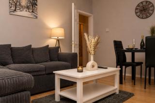 Cosy 2 Bedroom Home, Free Parking - 9
