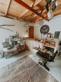 Alpaca Bed & Fields - 2